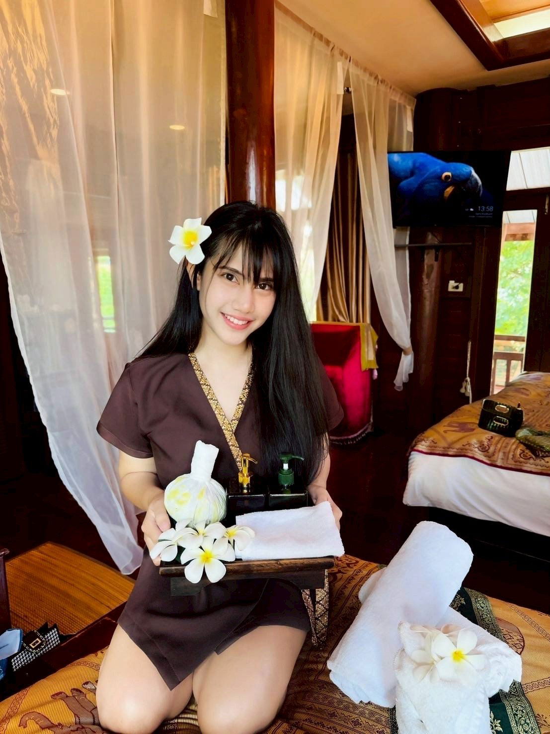 Photo 1 of 5 of เมเปิ้ล from Chom Thong, Bangkok