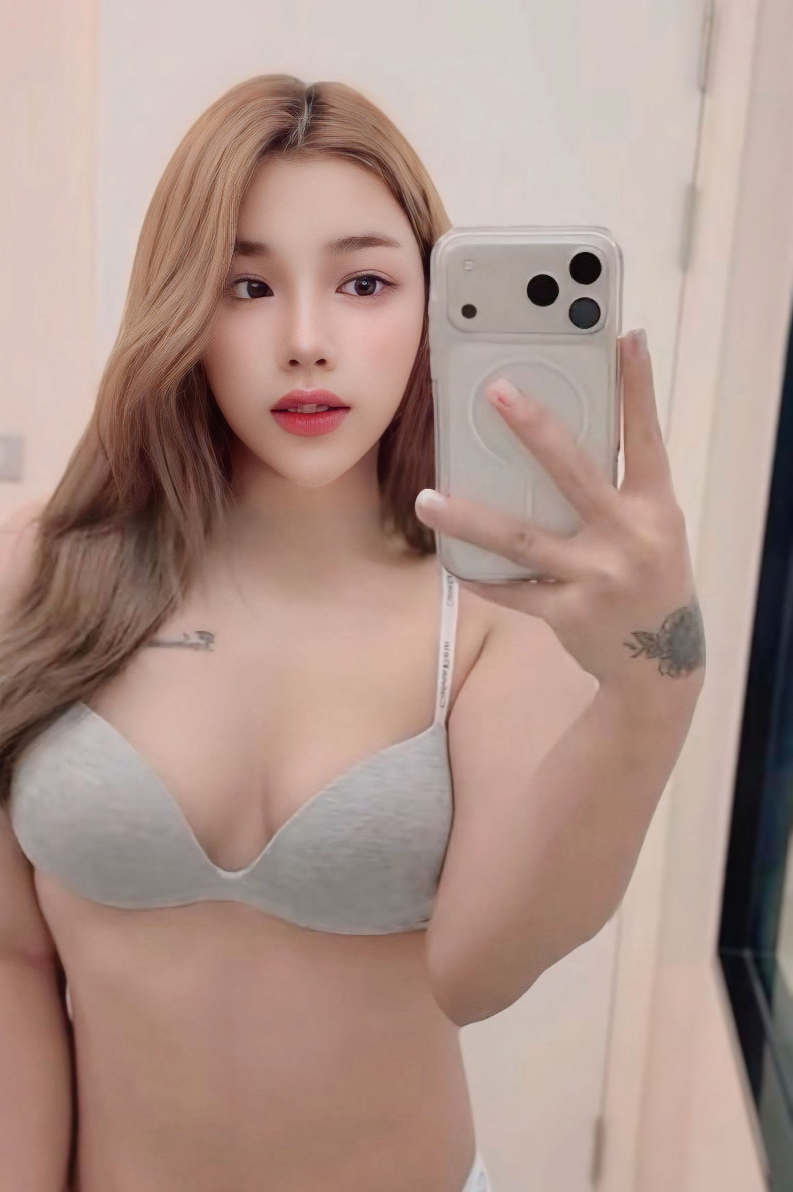 รูปที่ 3 จาก 4 ของ Maya จากคลองเตย, กรุงเทพมหานคร