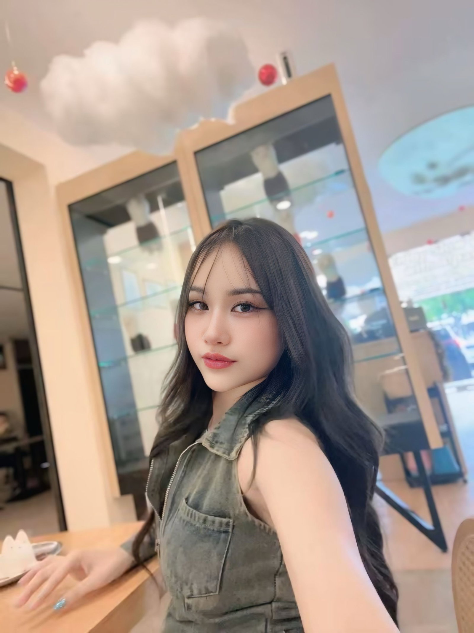 รูปที่ 3 จาก 3 ของ Maya จากคลองเตย, กรุงเทพมหานคร