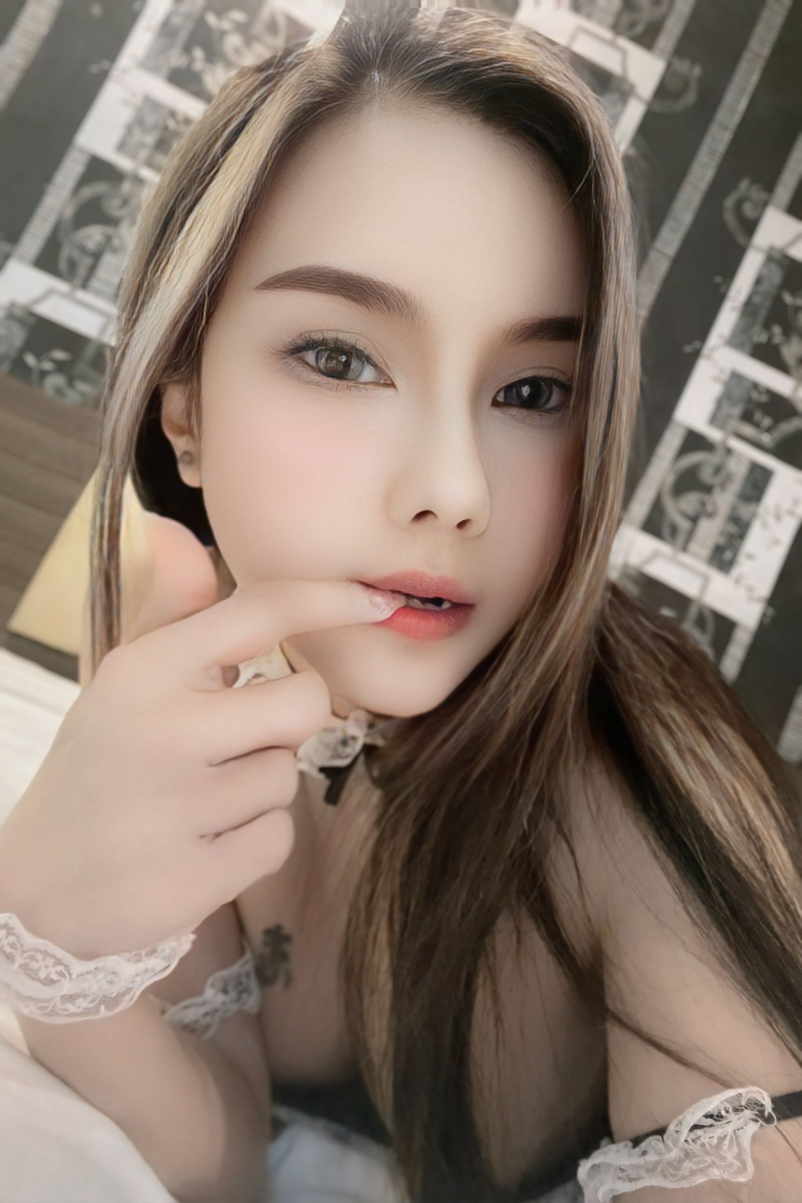 alt.galleryPhoto